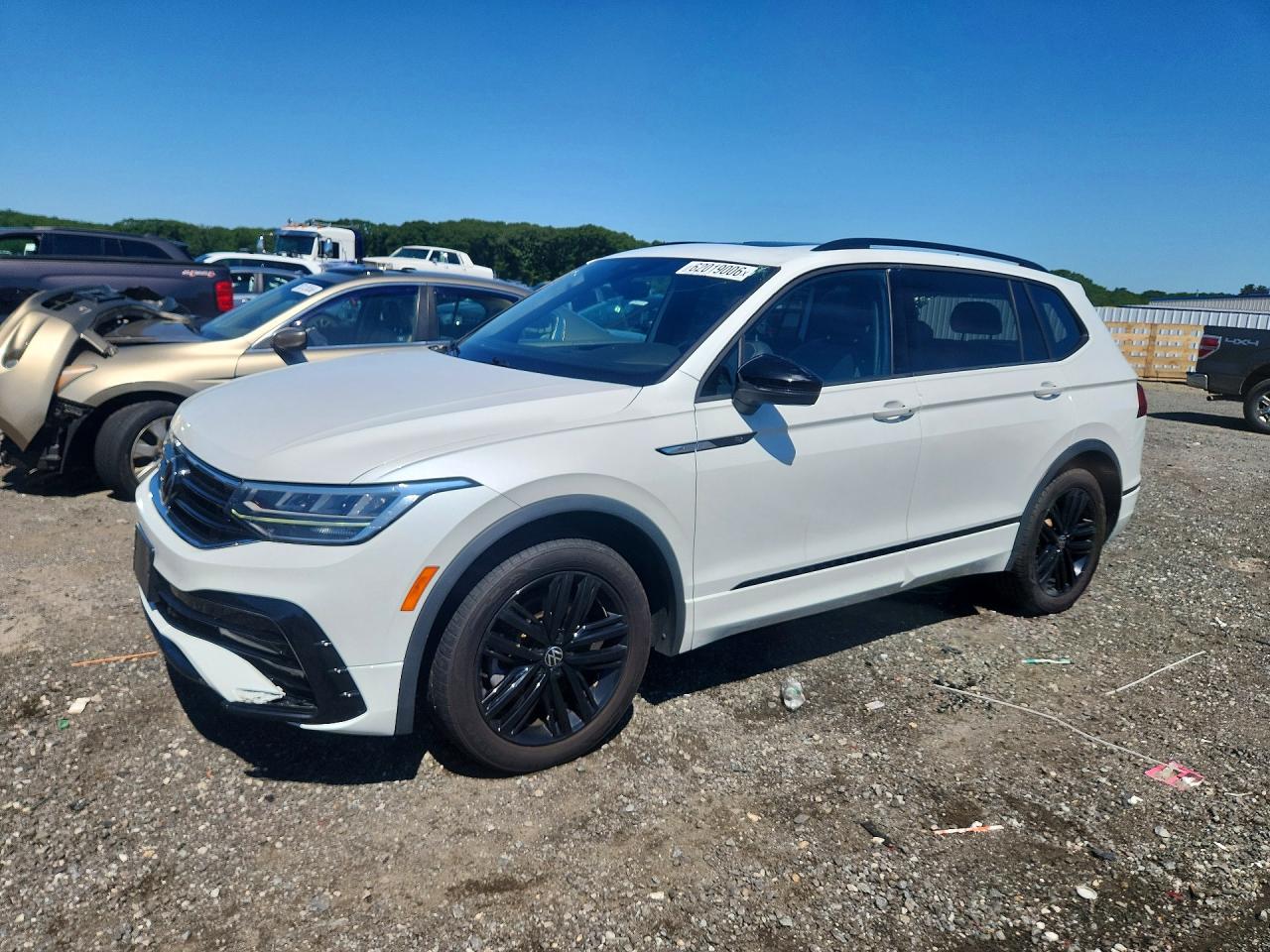 2022 VOLKSWAGEN TIGUAN SE R-LINE BLACK