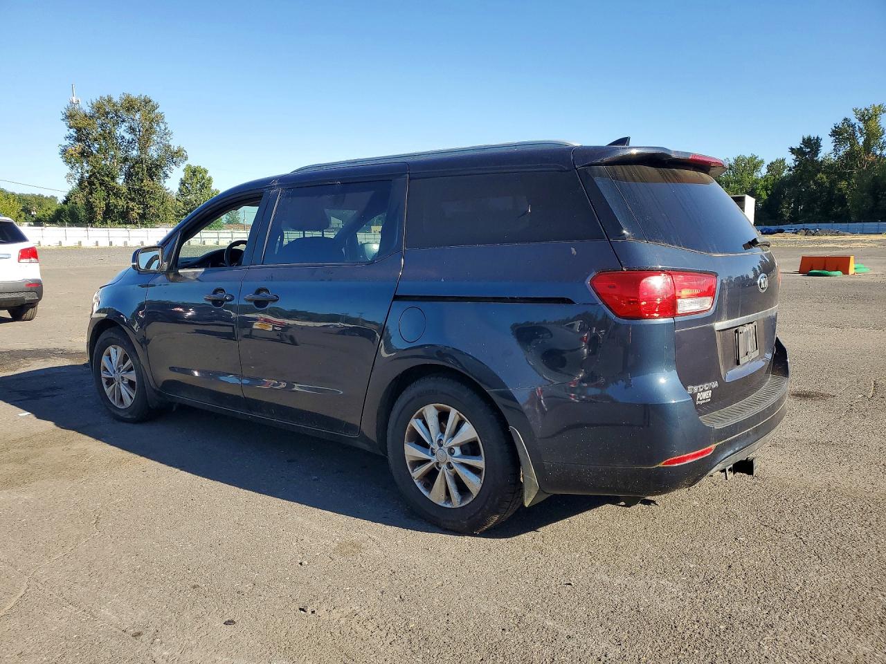2015 KIA SEDONA LX — снимка 2