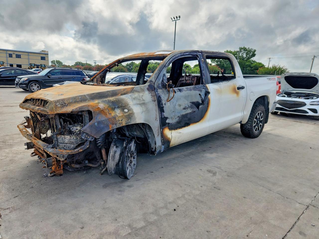 2018 TOYOTA TUNDRA CREWMAX SR5