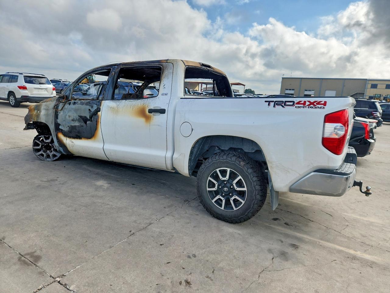 2018 TOYOTA TUNDRA CREWMAX SR5 — снимка 2
