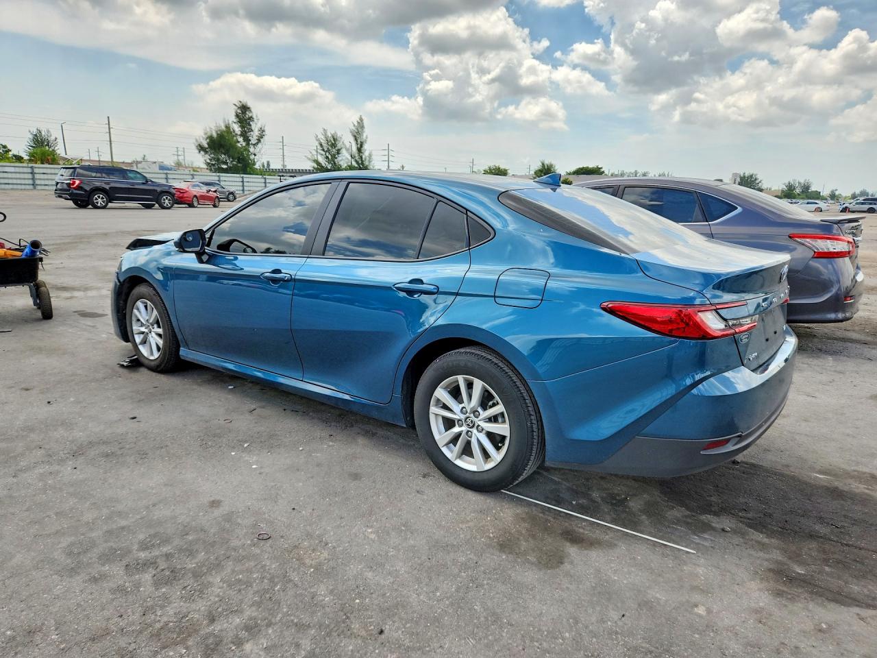 2026 TOYOTA CAMRY LE — снимка 2