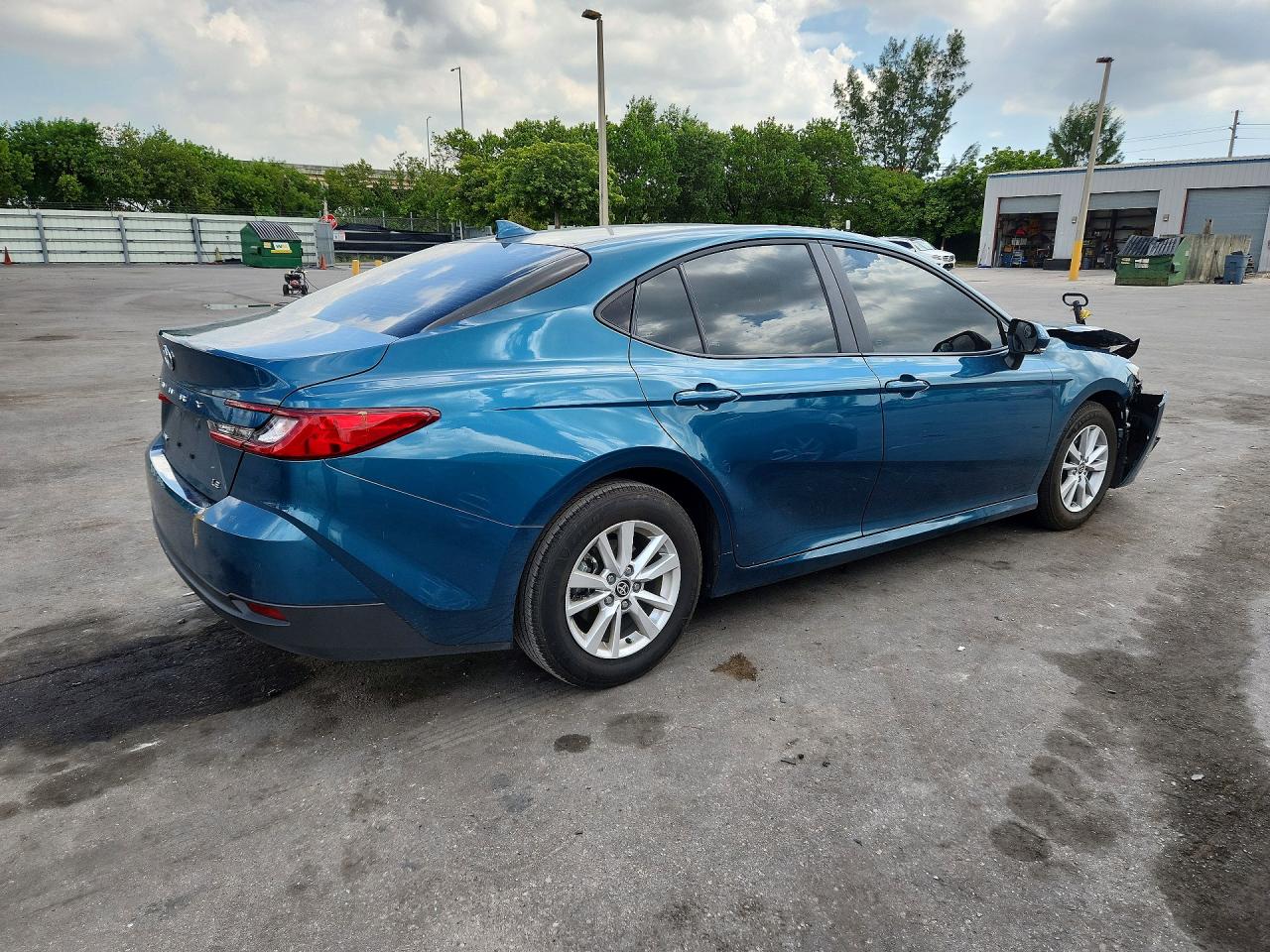 2026 TOYOTA CAMRY LE — снимка 3