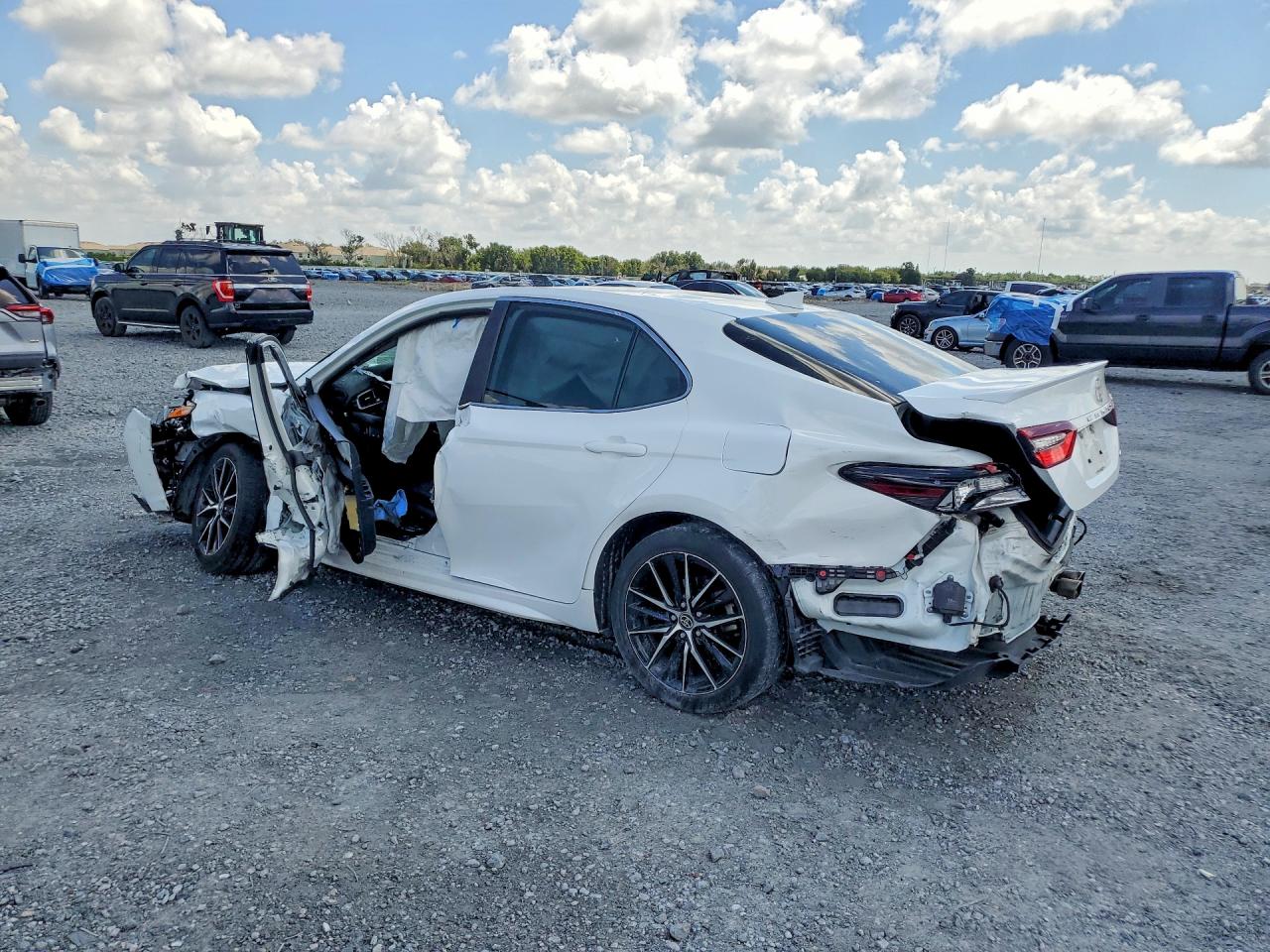 2024 TOYOTA CAMRY SE — снимка 2