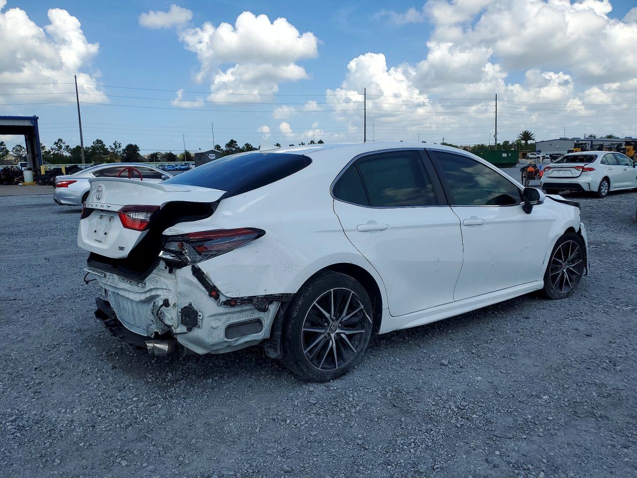2024 TOYOTA CAMRY SE — снимка 3