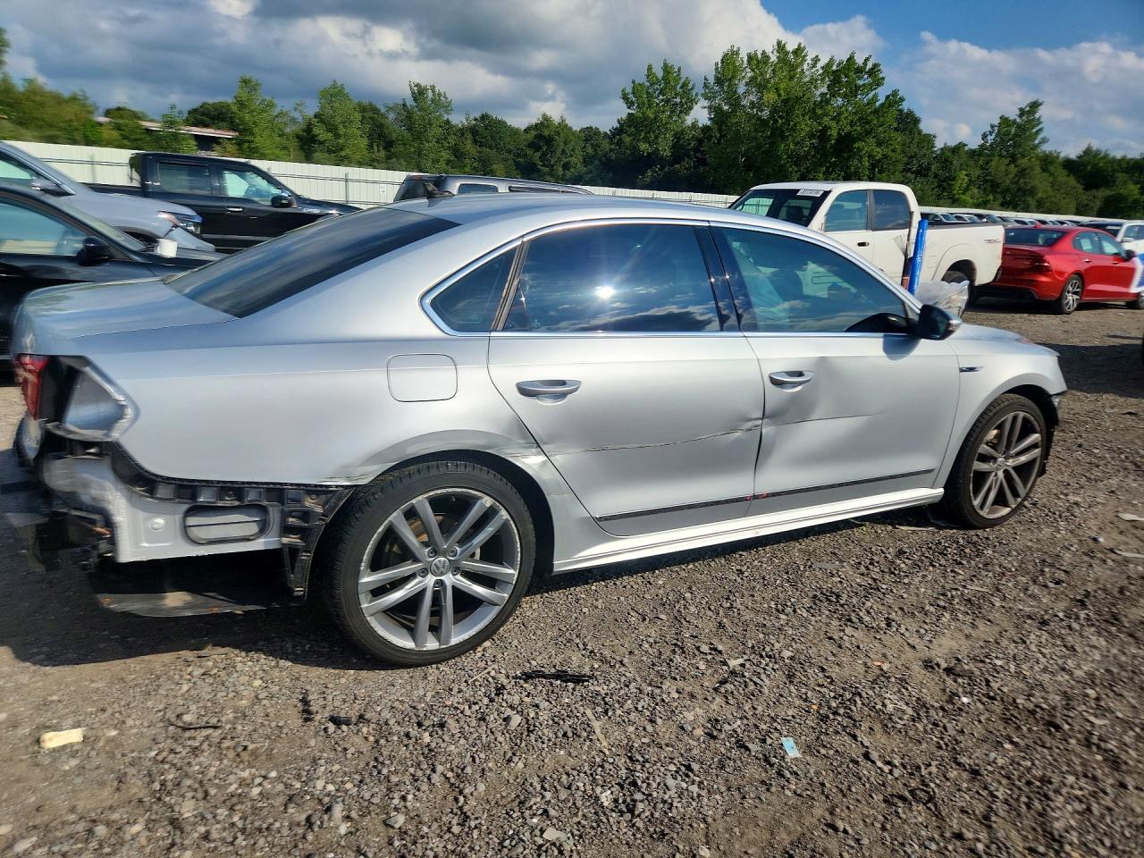2017 VOLKSWAGEN PASSAT R-LINE — снимка 3