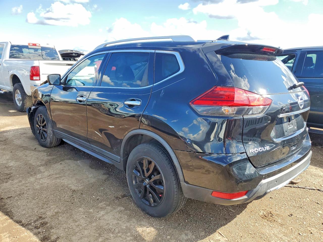 2017 NISSAN ROGUE SV — снимка 2