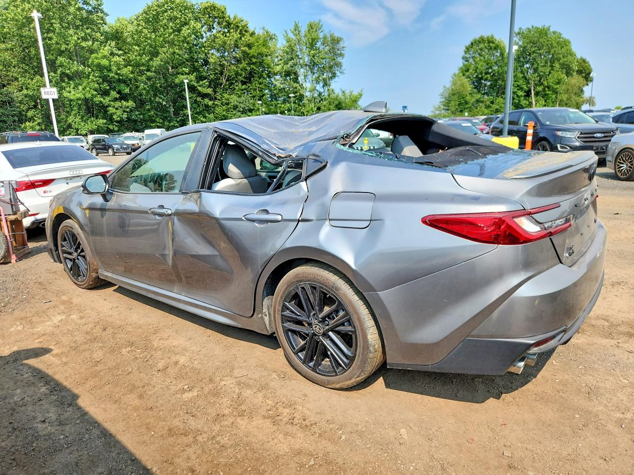2025 TOYOTA CAMRY SE — снимка 2
