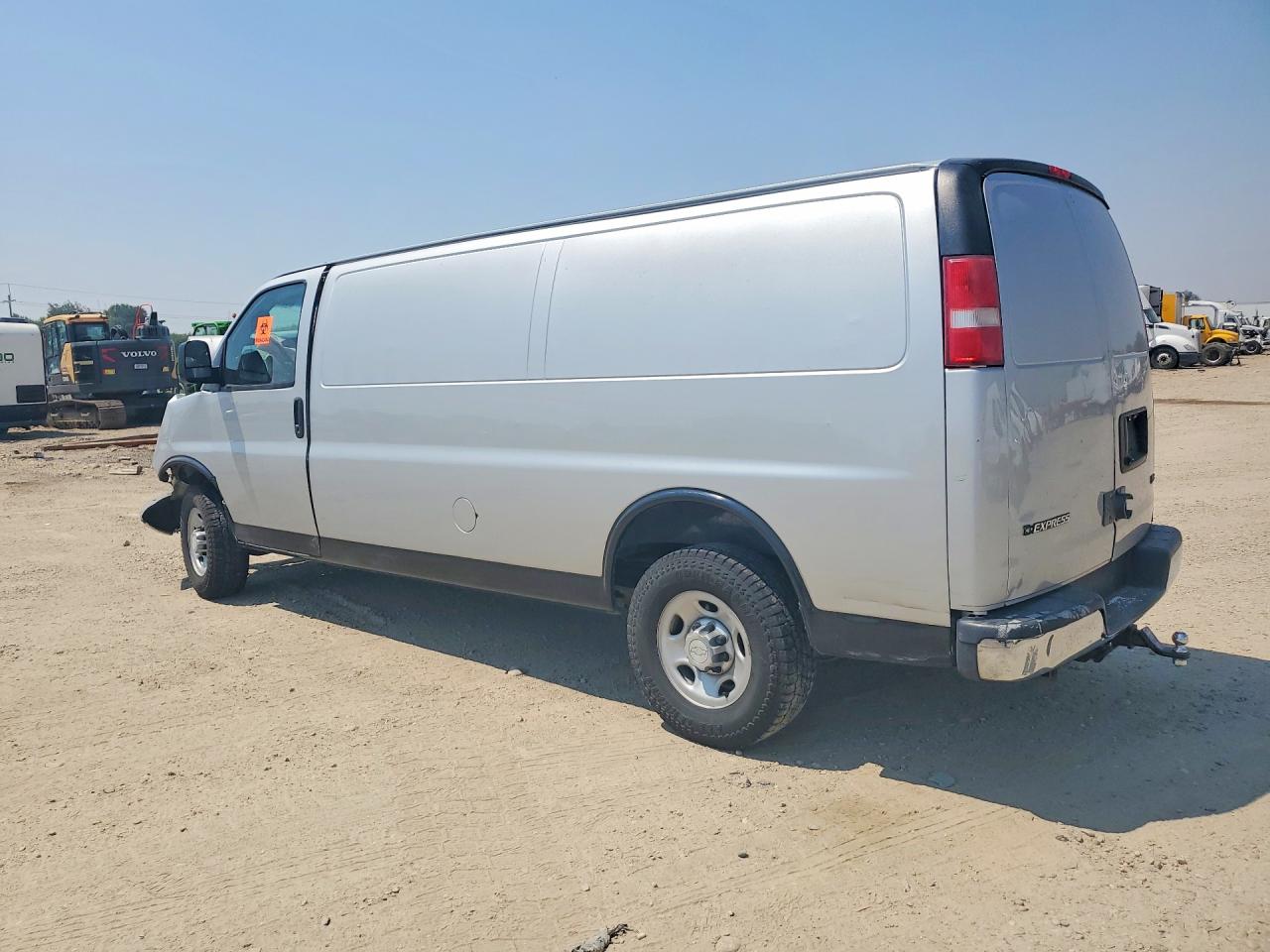 2017 CHEVROLET EXPRESS G3500 — снимка 2