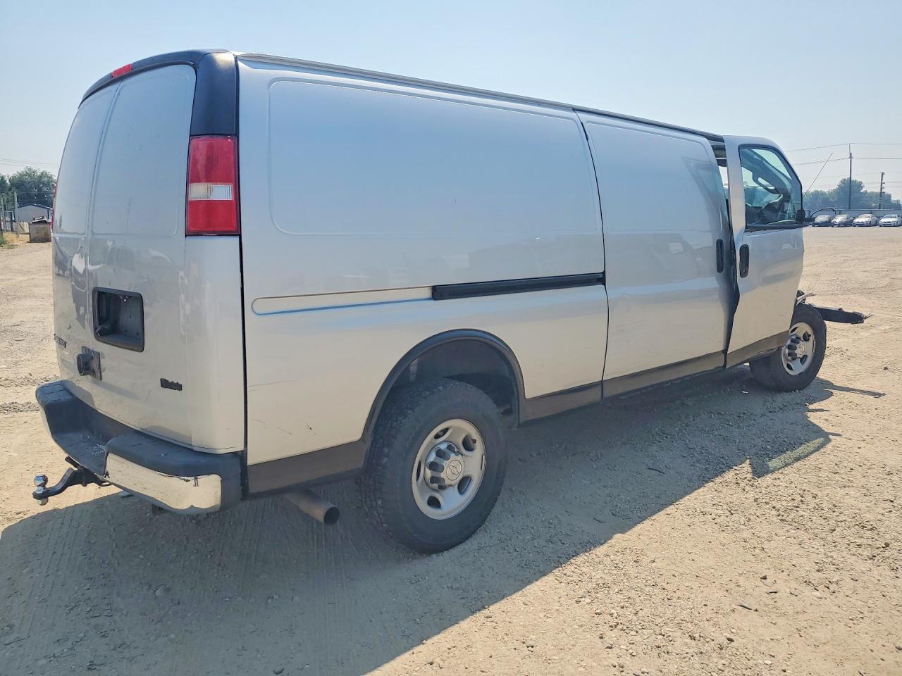 2017 CHEVROLET EXPRESS G3500 — снимка 3