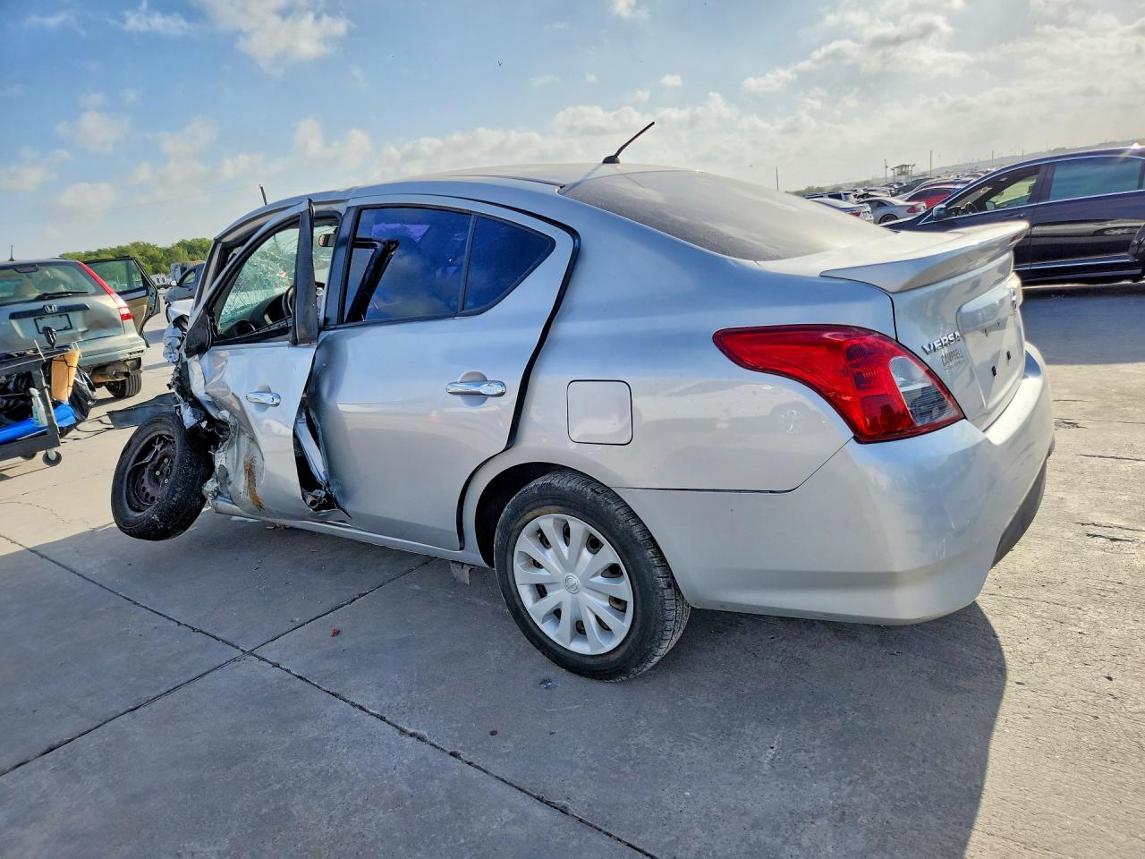 2017 NISSAN VERSA 1.6 SV — снимка 2