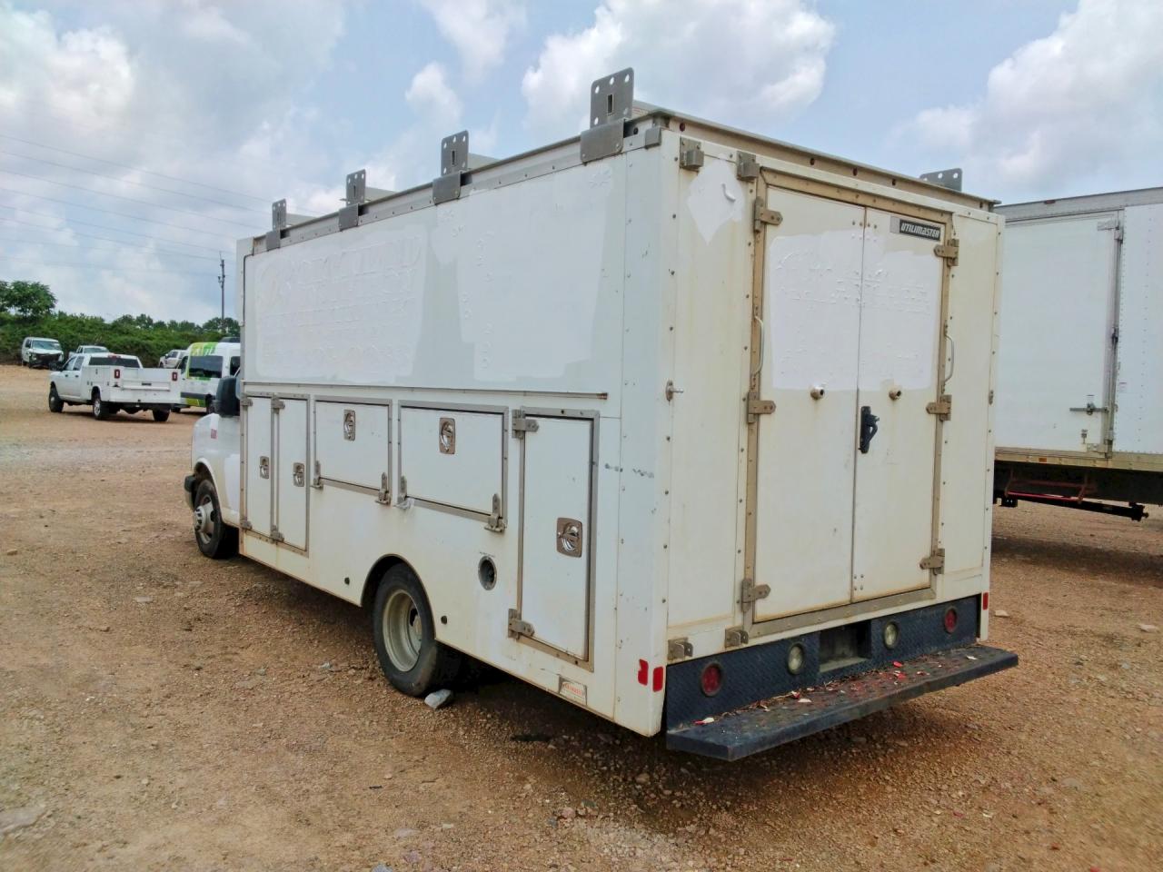 2016 CHEVROLET EXPRESS G3500 — снимка 2