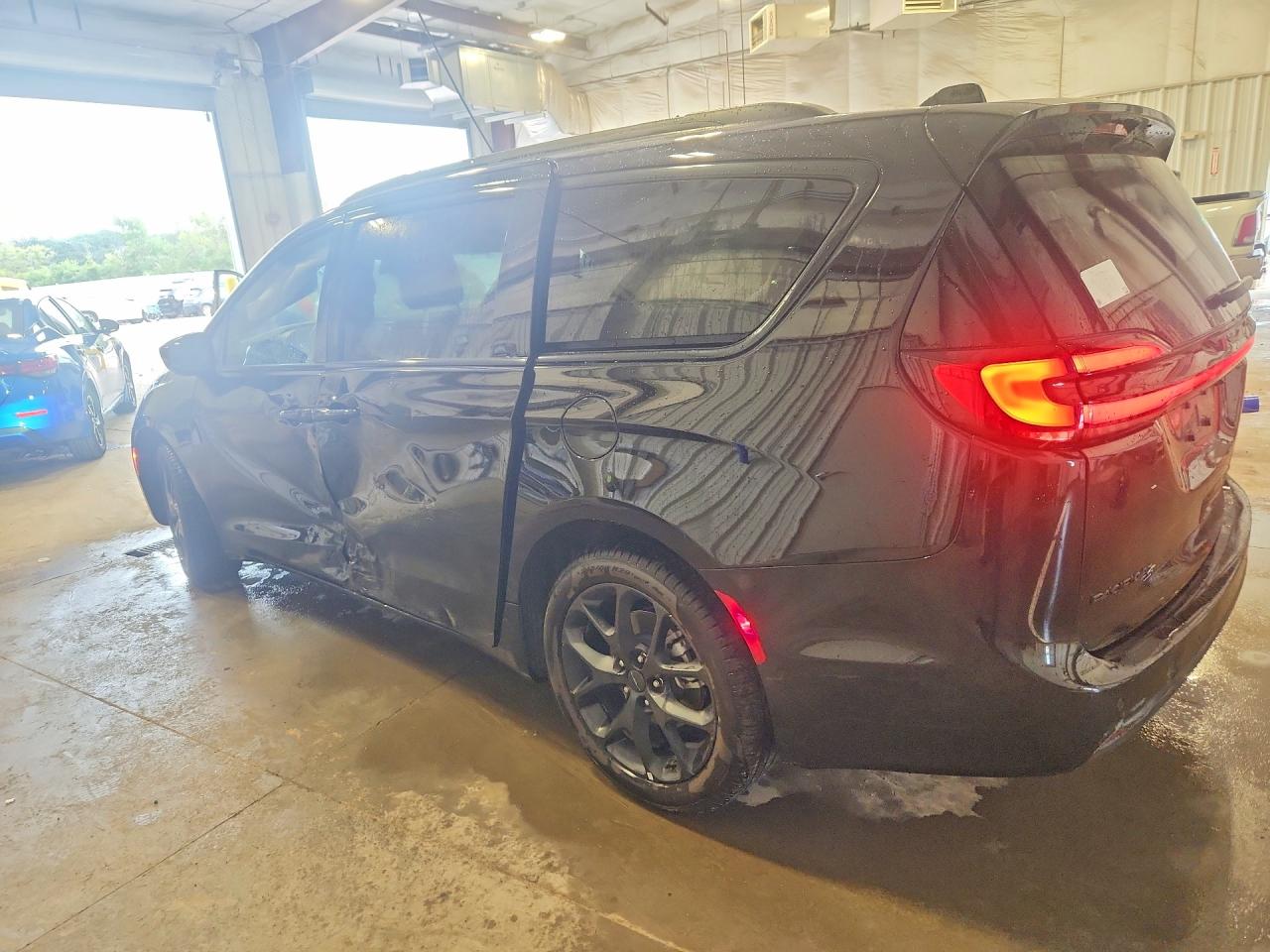 2027 CHRYSLER PACIFICA LIMITED — снимка 2
