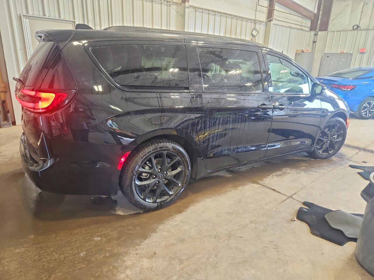 2027 CHRYSLER PACIFICA LIMITED — снимка 3