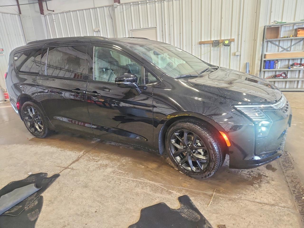2027 CHRYSLER PACIFICA LIMITED — снимка 4