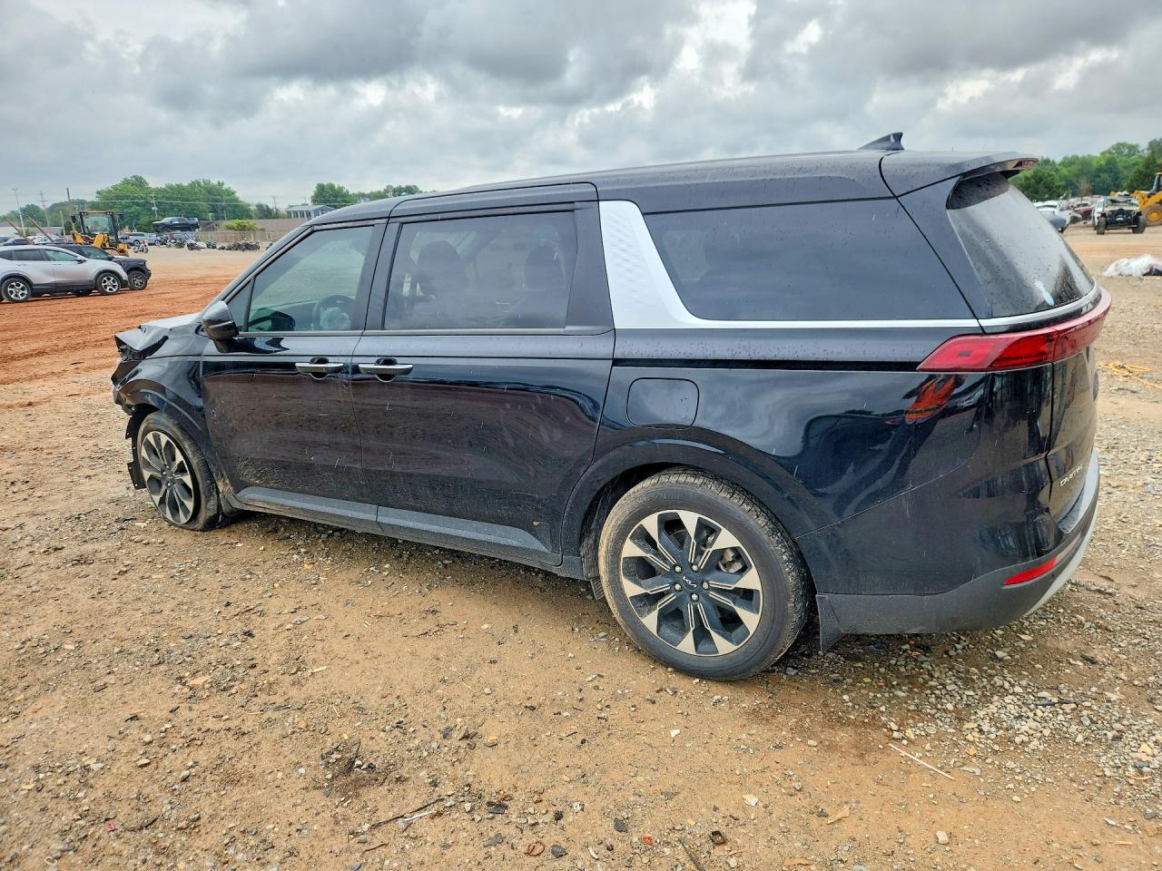 2024 KIA CARNIVAL EX — снимка 2