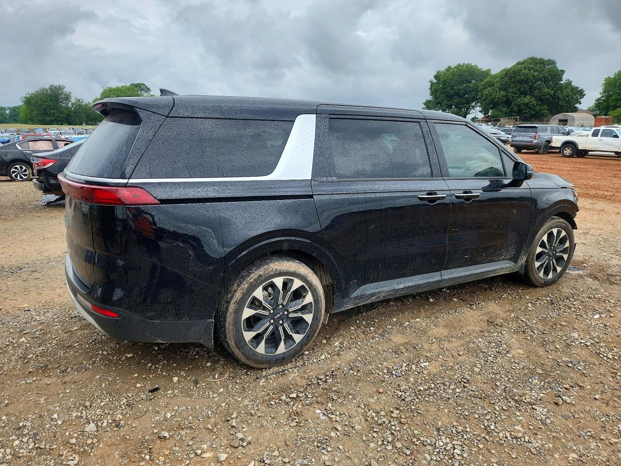 2024 KIA CARNIVAL EX — снимка 3