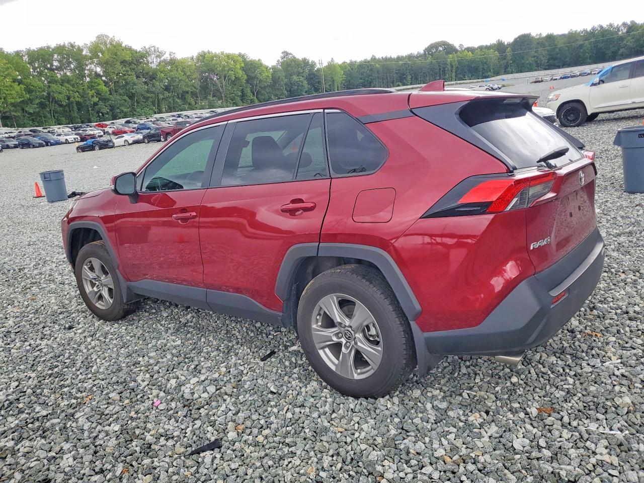2025 TOYOTA RAV4 XLE — снимка 2