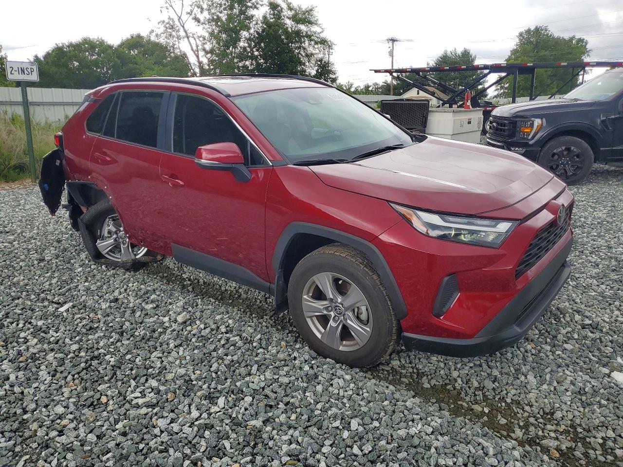 2025 TOYOTA RAV4 XLE — снимка 4