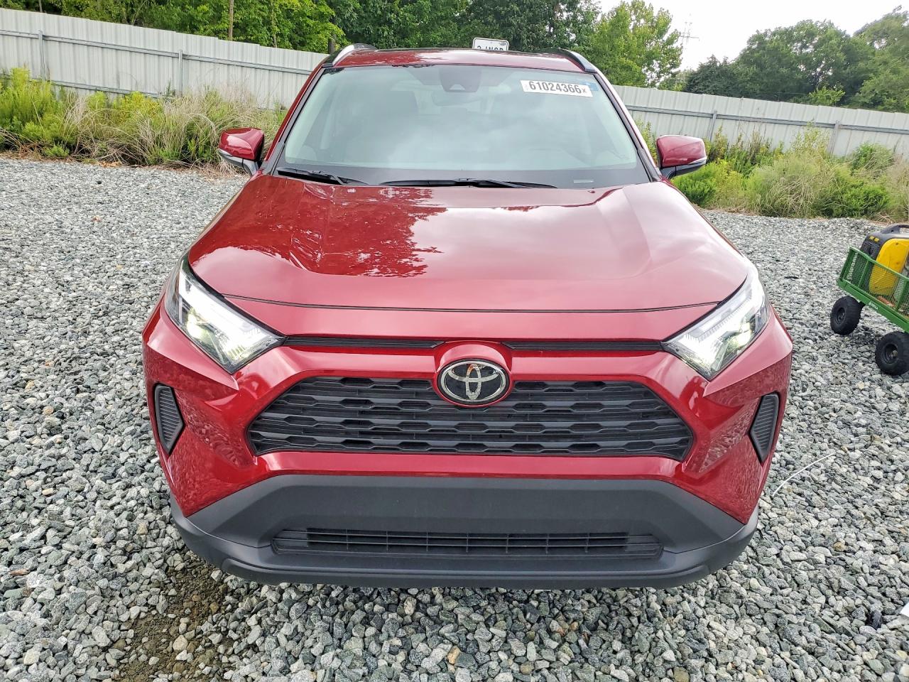 2025 TOYOTA RAV4 XLE — снимка 5