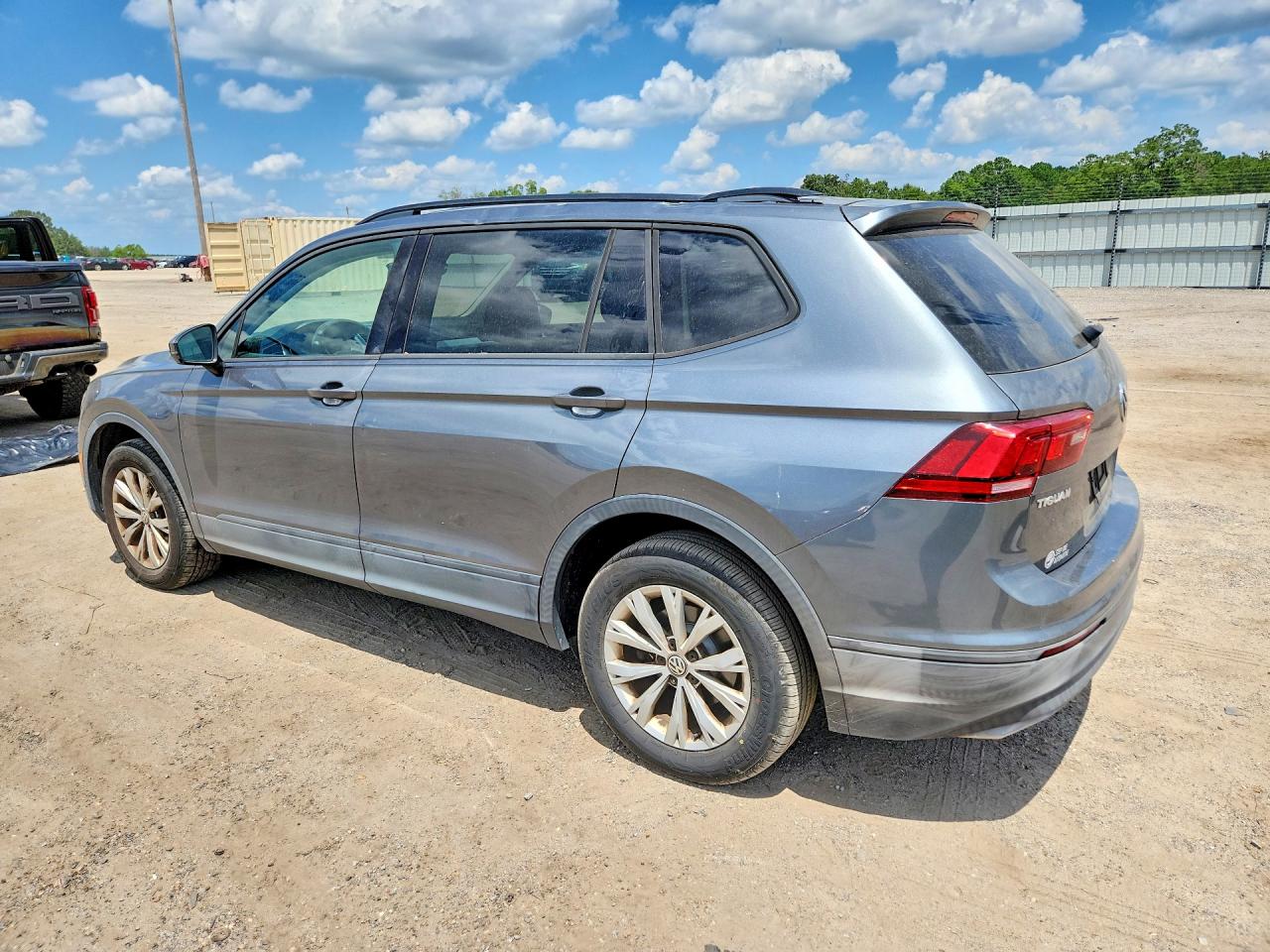 2018 VOLKSWAGEN TIGUAN S — снимка 2