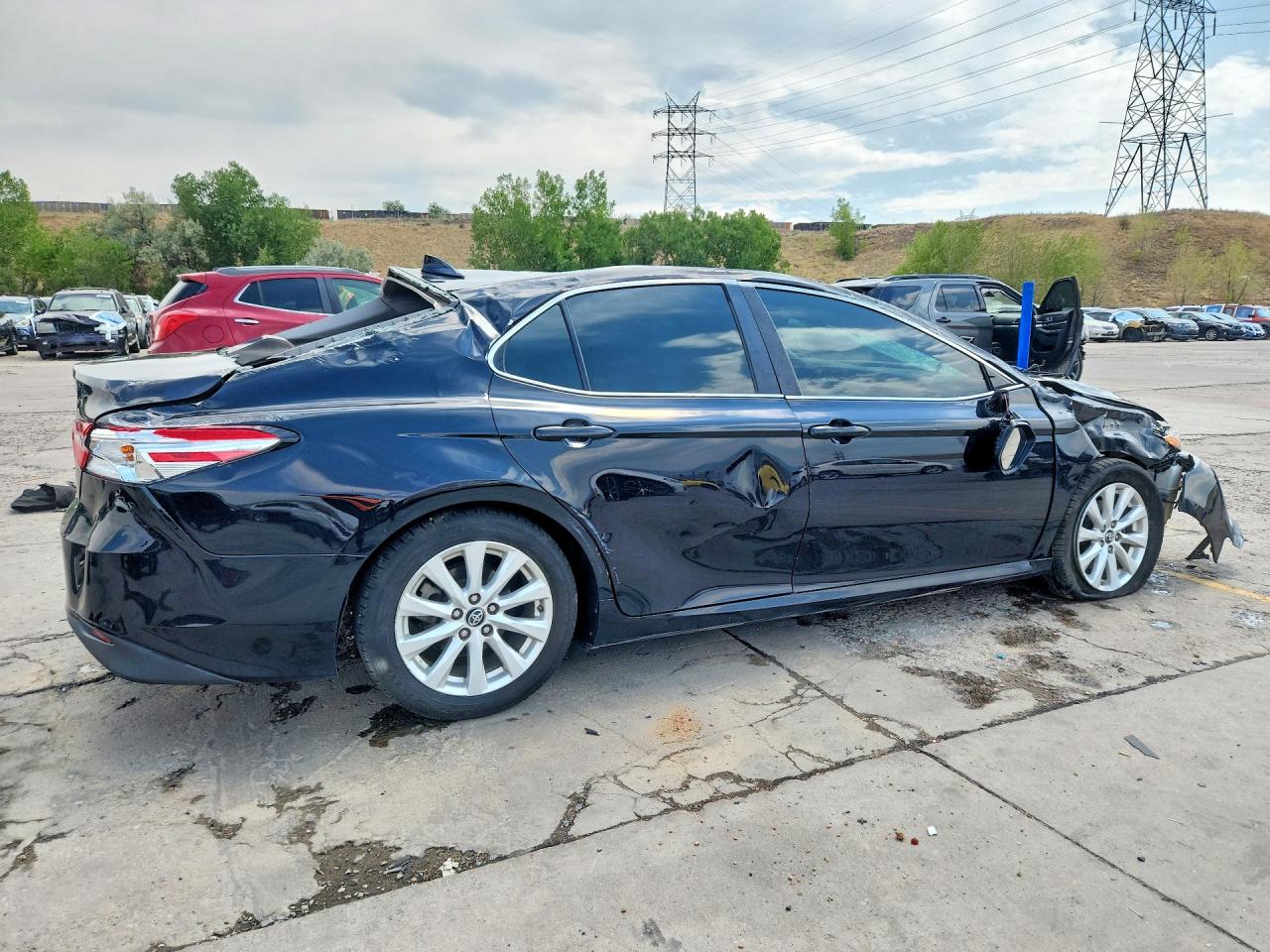 2019 TOYOTA CAMRY LE — снимка 3