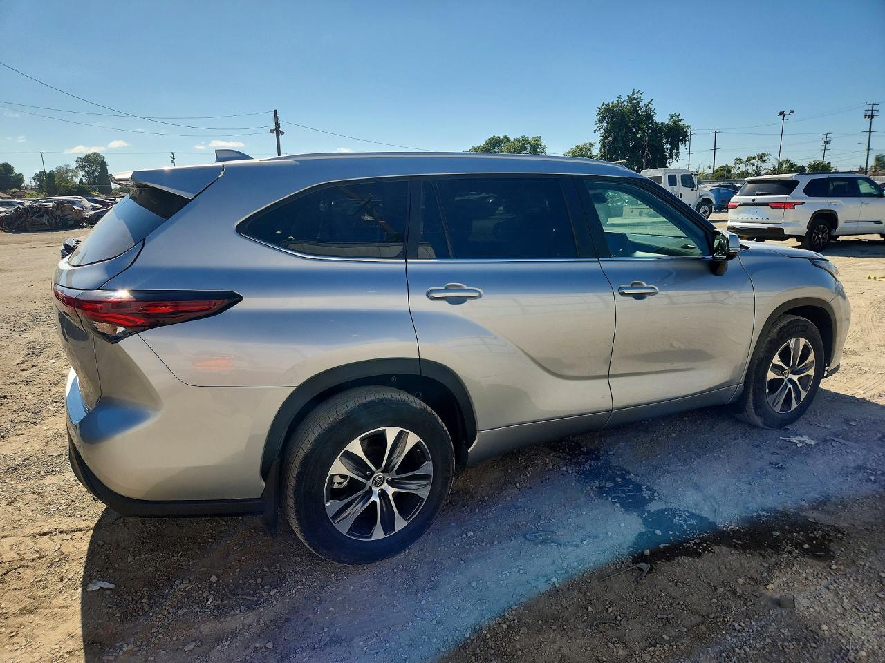 2024 TOYOTA HIGHLANDER XLE — снимка 3