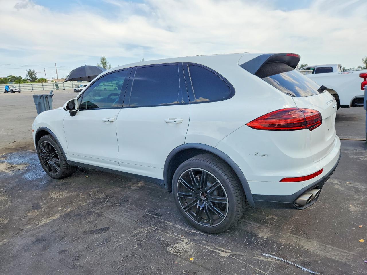 2016 PORSCHE CAYENNE S — снимка 2