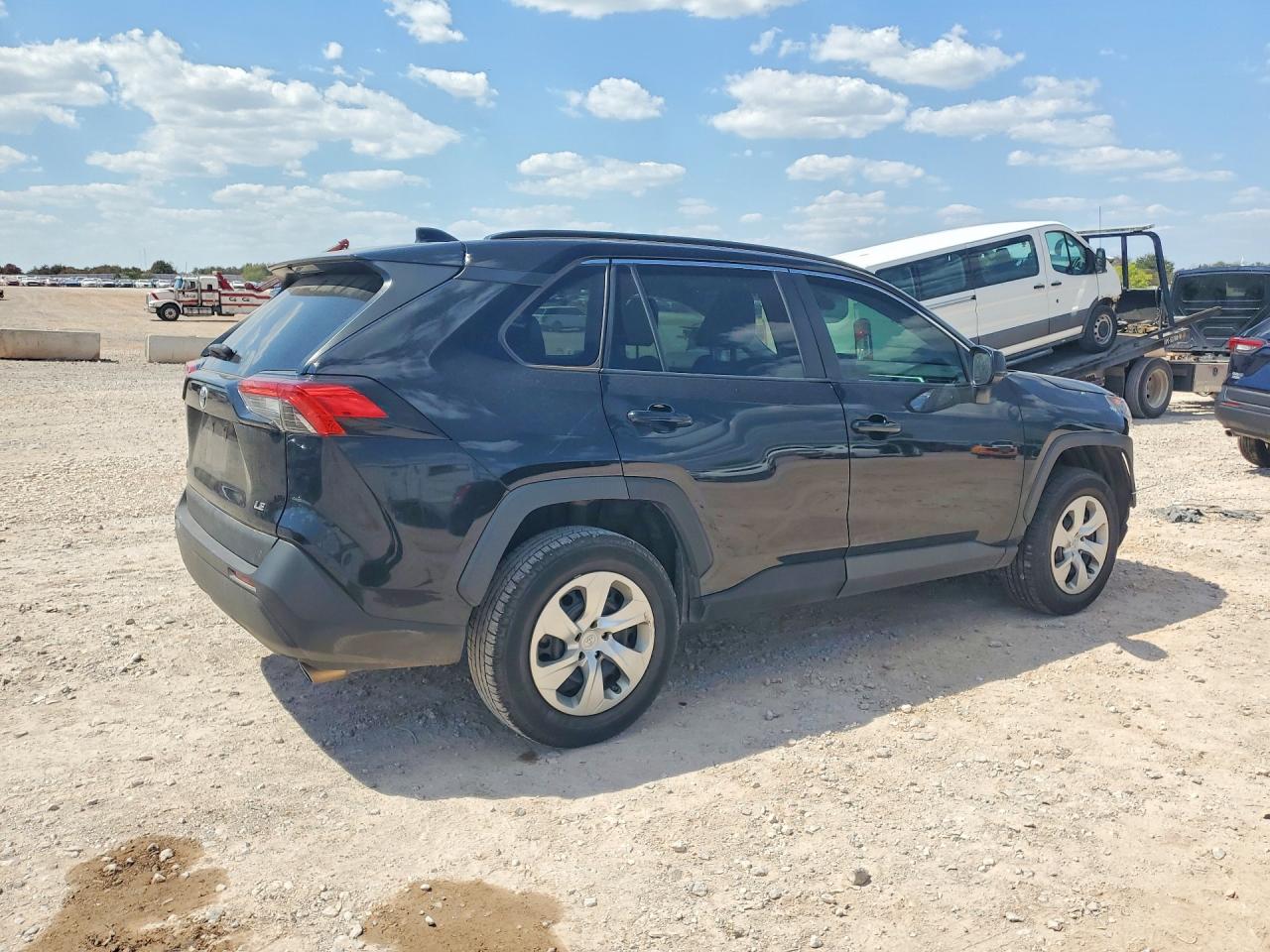 2021 TOYOTA RAV4 LE — снимка 3