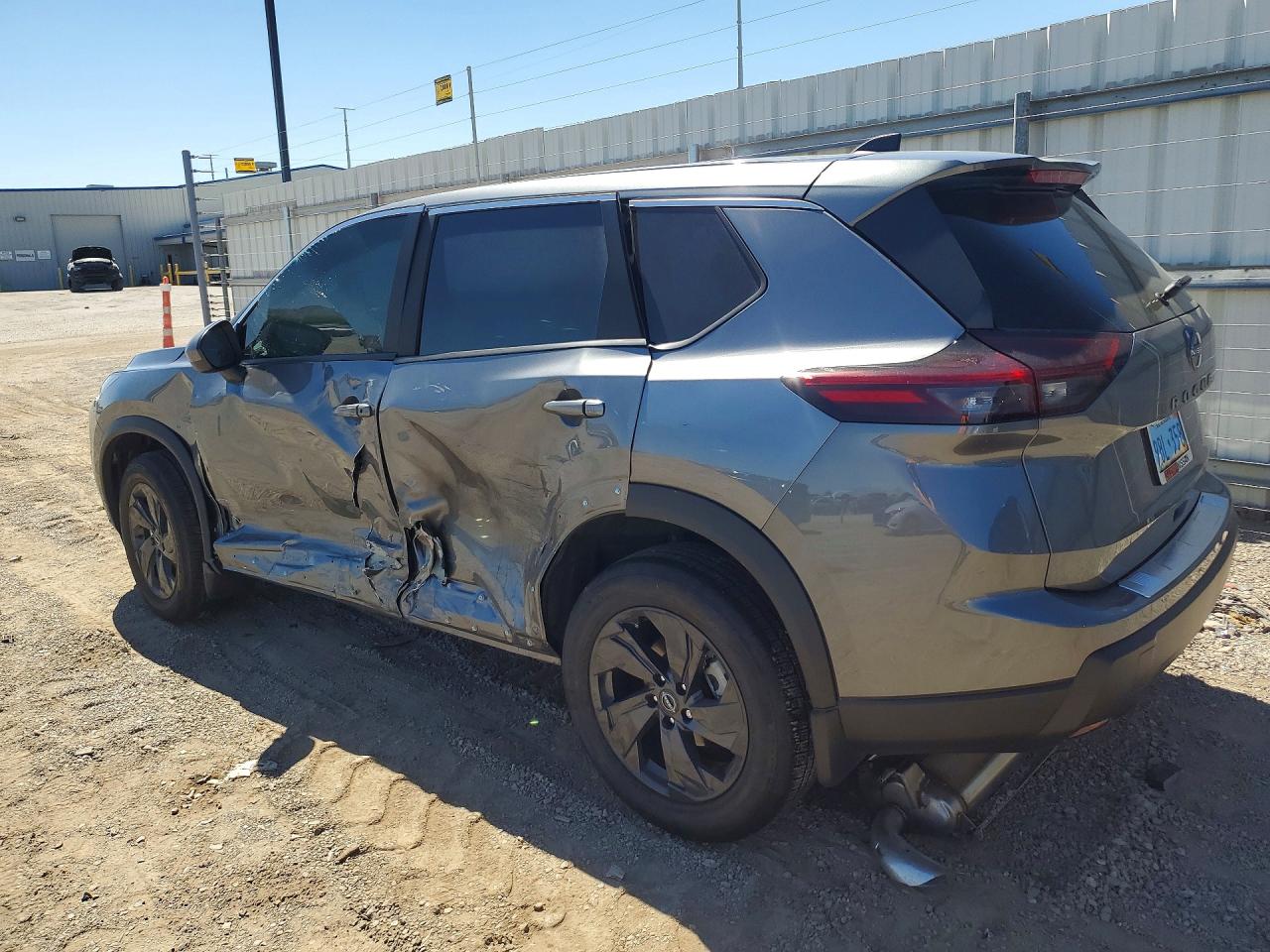 2026 NISSAN ROGUE SV — снимка 2