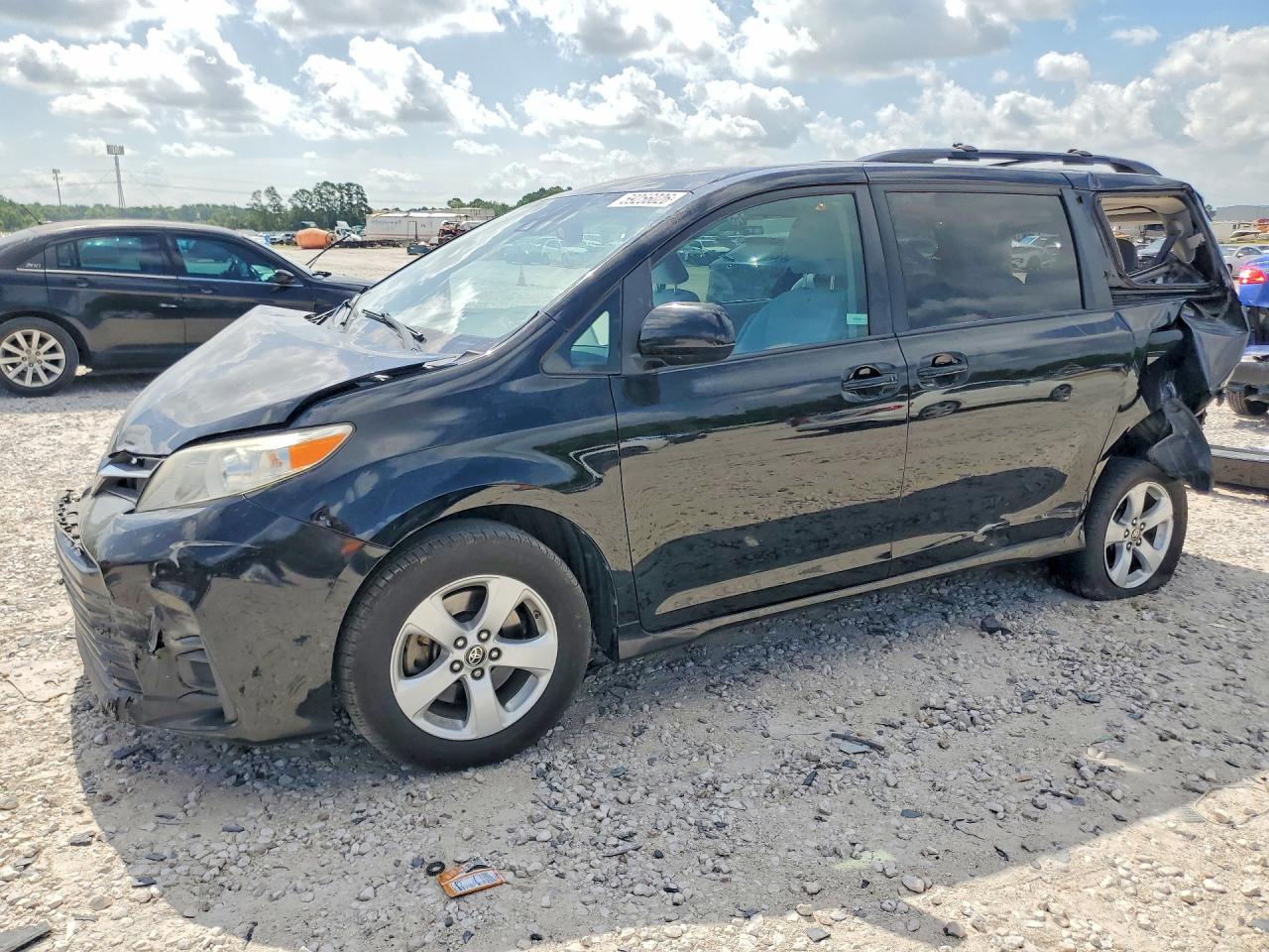 2020 TOYOTA SIENNA LE