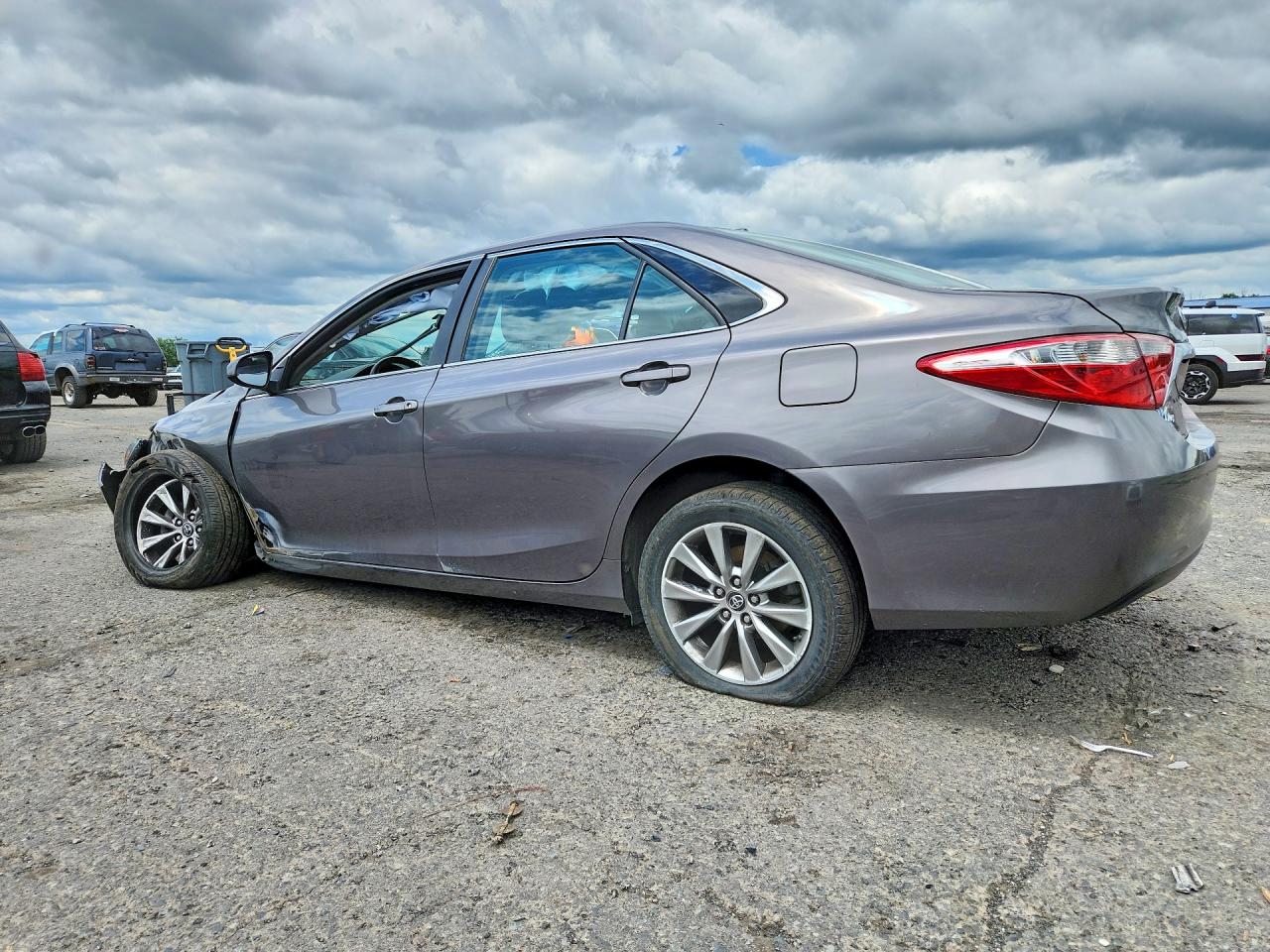 2017 TOYOTA CAMRY XLE — снимка 2