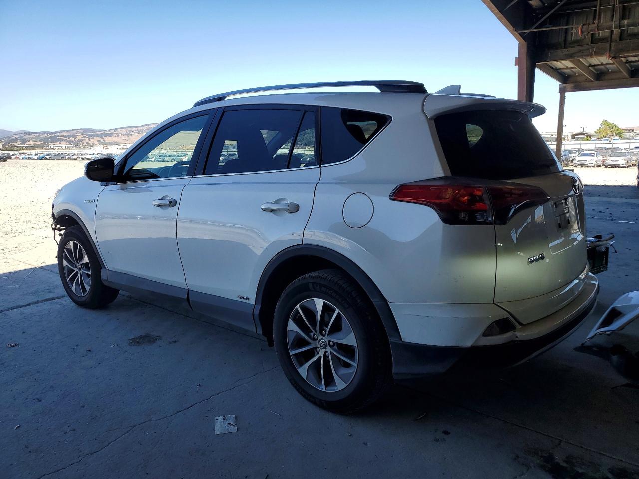 2018 TOYOTA RAV4 HYBRID LE — снимка 2