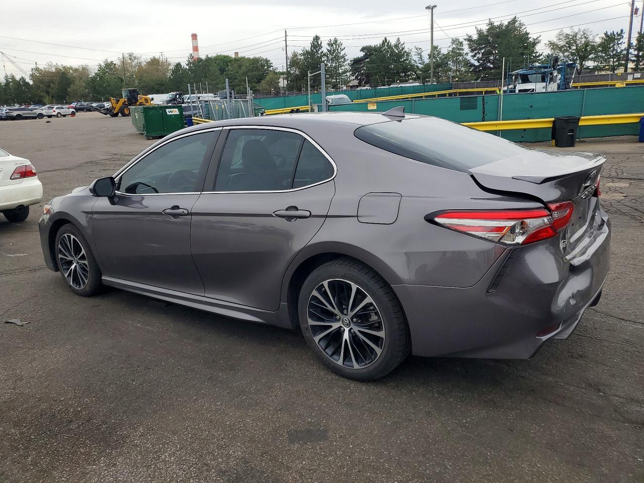 2018 TOYOTA CAMRY SE — снимка 2