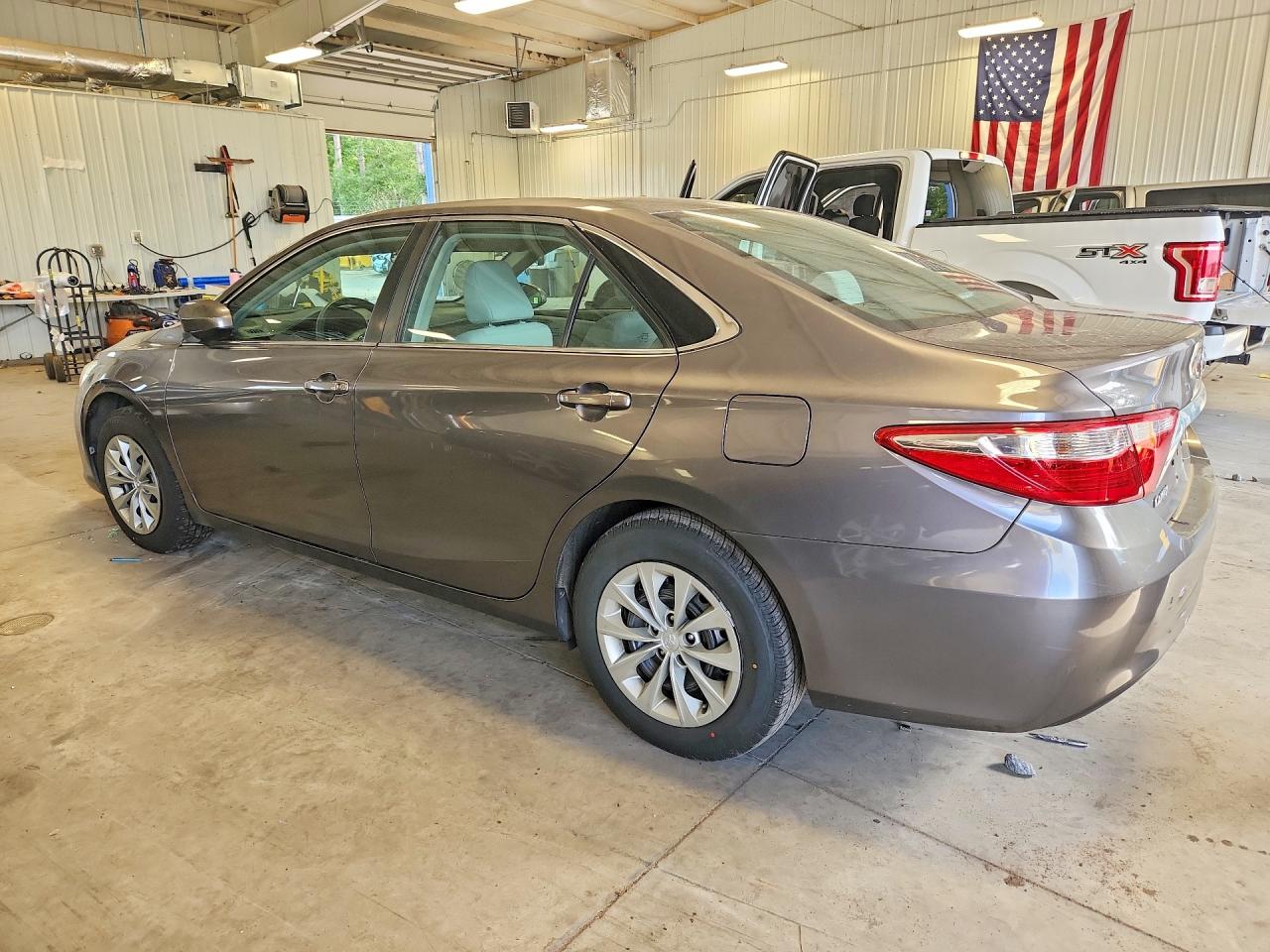 2016 TOYOTA CAMRY LE — снимка 2