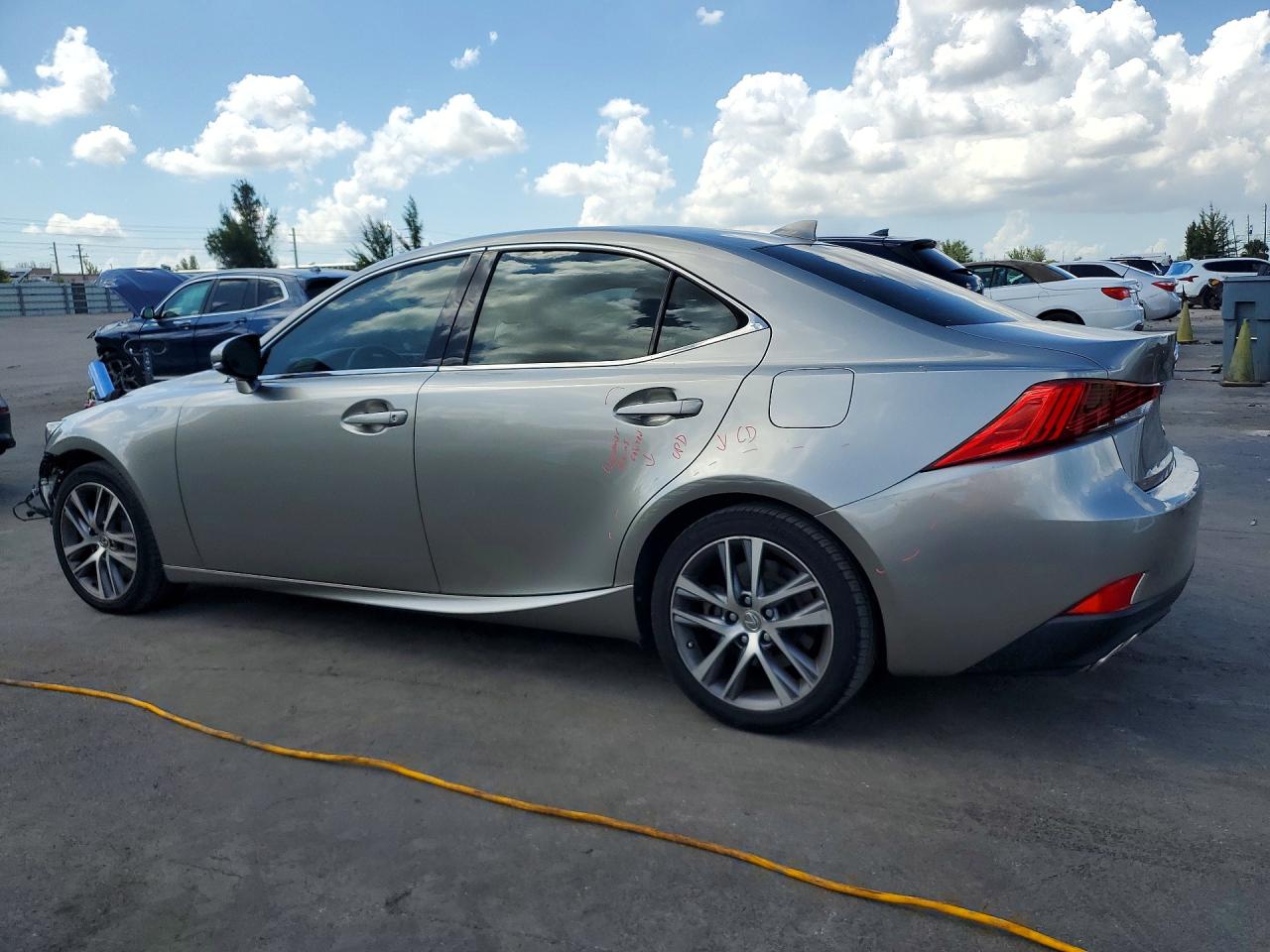 2018 LEXUS IS 300 — снимка 2