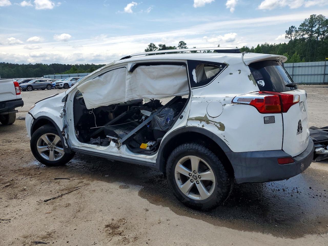 2015 TOYOTA RAV4 XLE — снимка 2