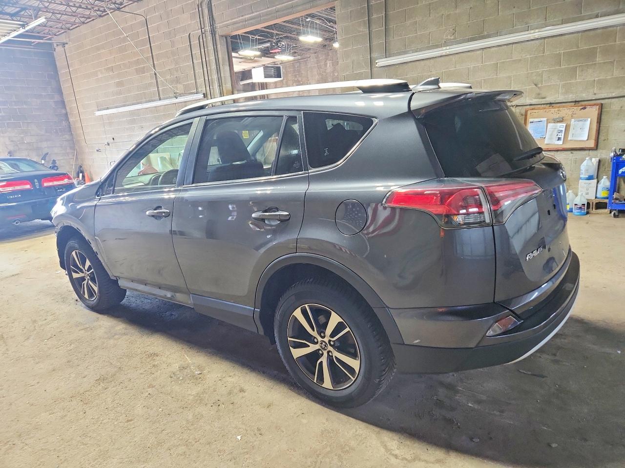 2016 TOYOTA RAV4 XLE — снимка 2