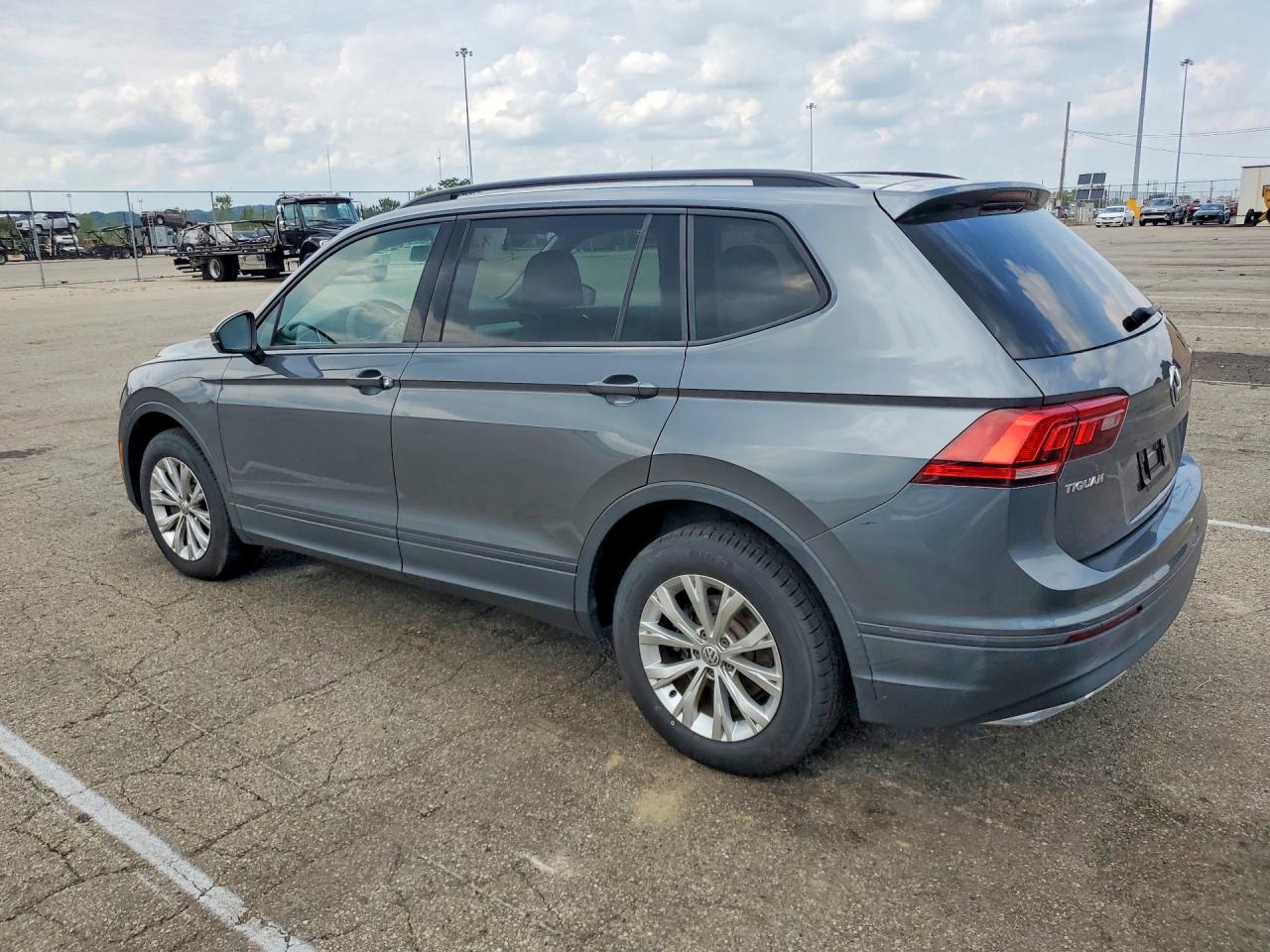 2018 VOLKSWAGEN TIGUAN S — снимка 2