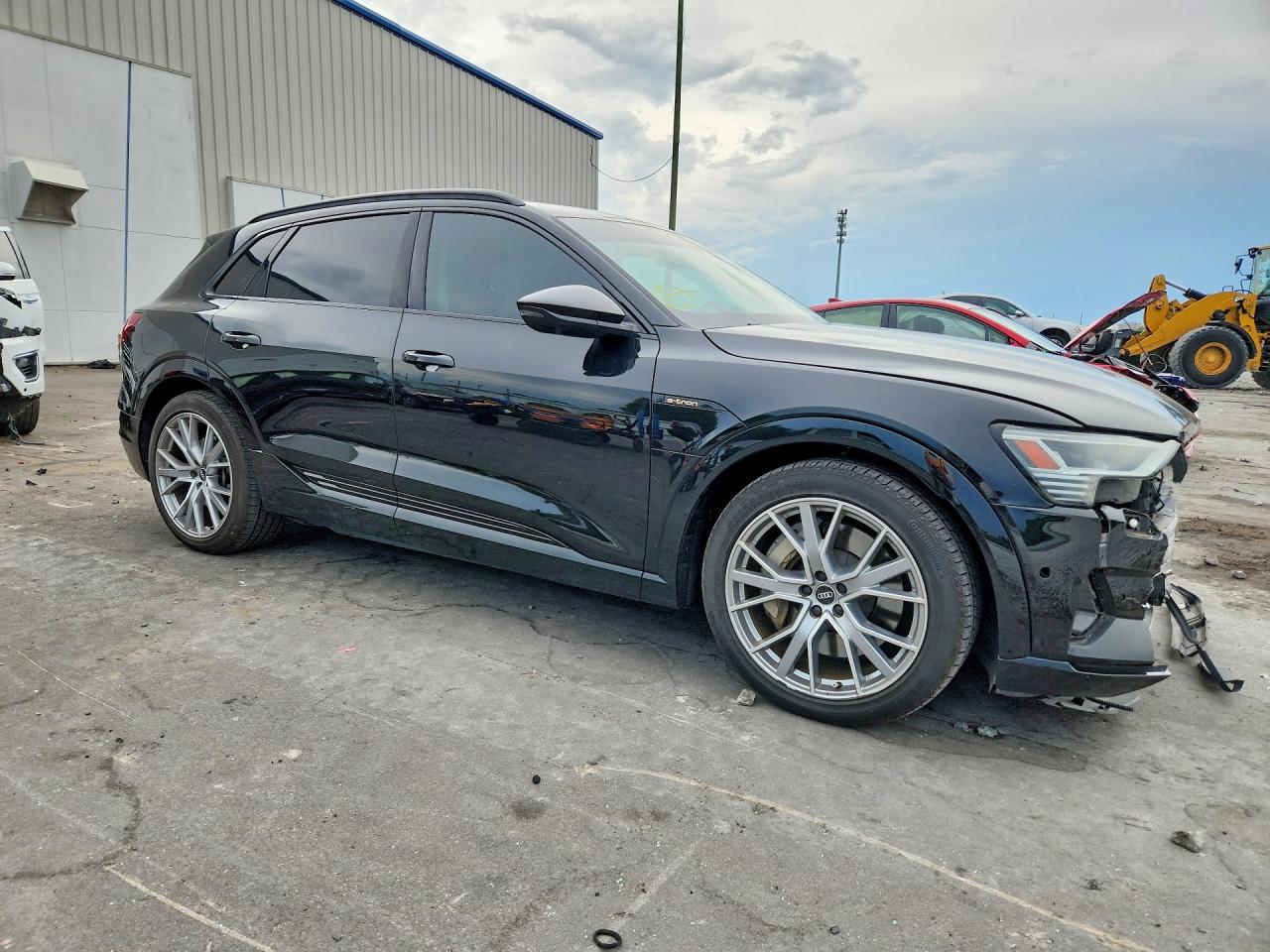 2021 AUDI E-TRON PRESTIGE — снимка 4