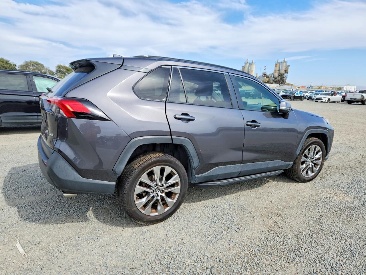 2019 TOYOTA RAV4 XLE PREMIUM — снимка 3