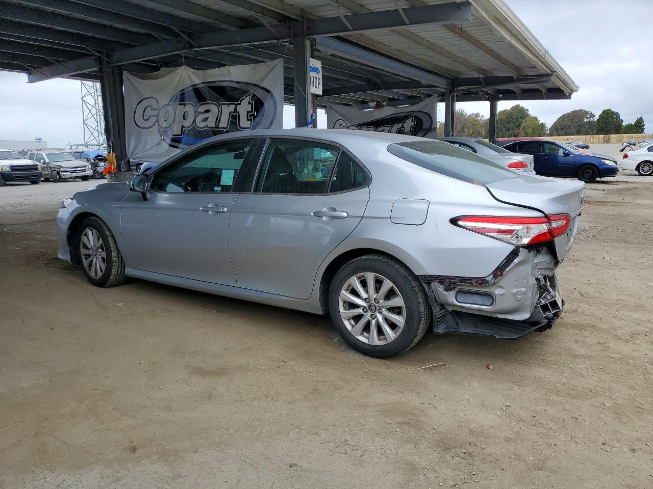 2018 TOYOTA CAMRY LE — снимка 2