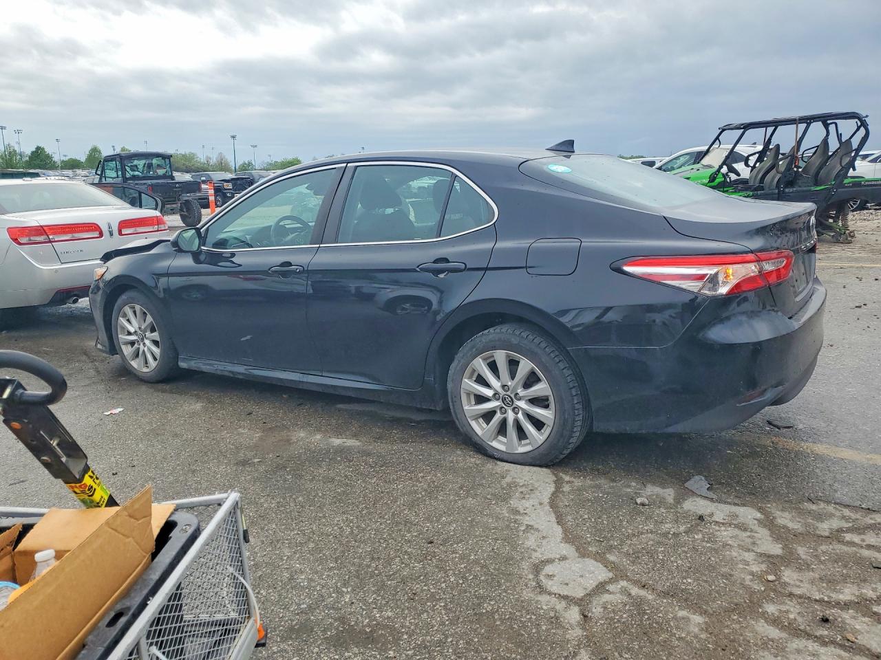 2019 TOYOTA CAMRY LE — снимка 2