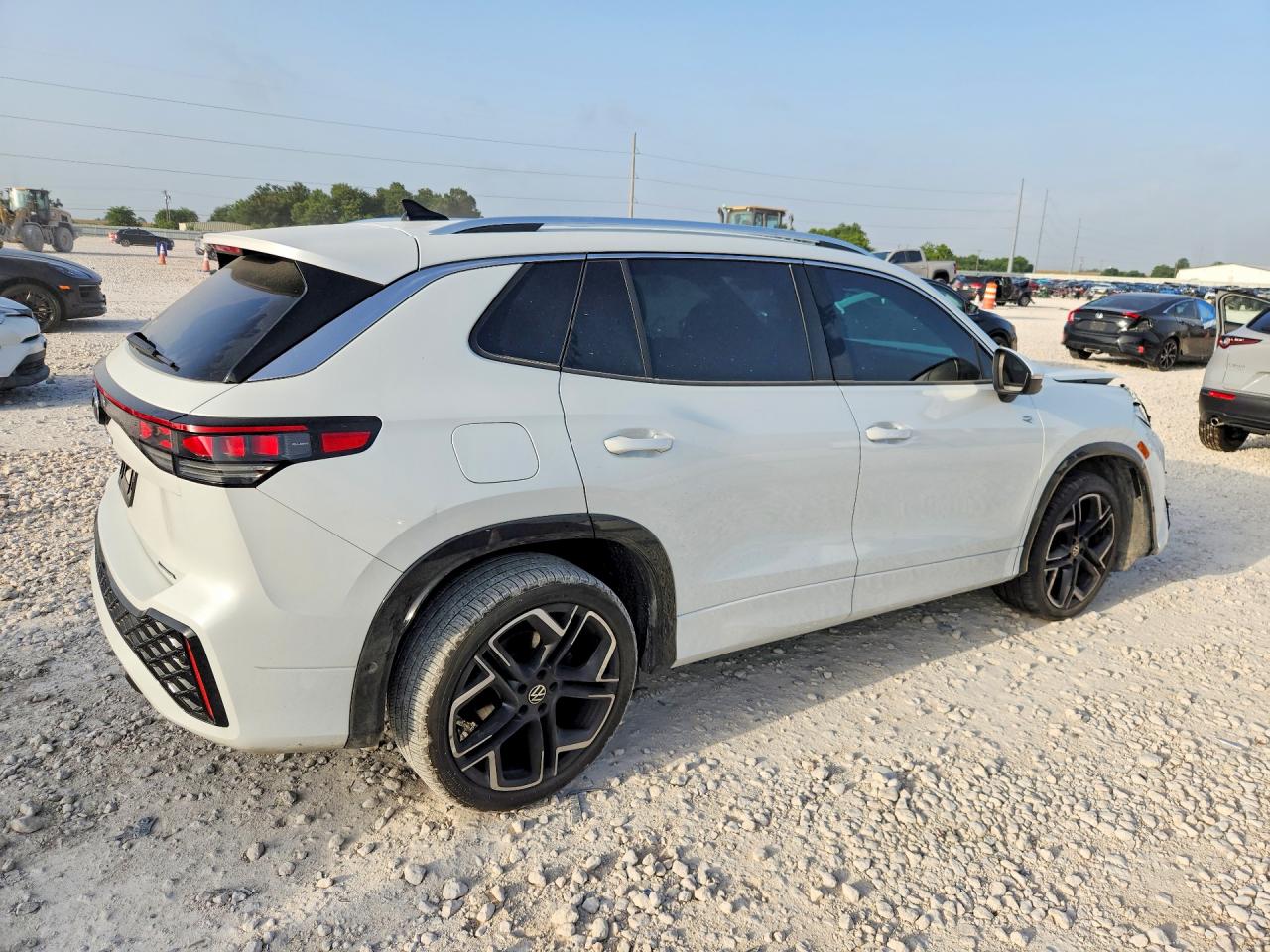 2025 VOLKSWAGEN TIGUAN SEL R-LINE BLACK — снимка 3