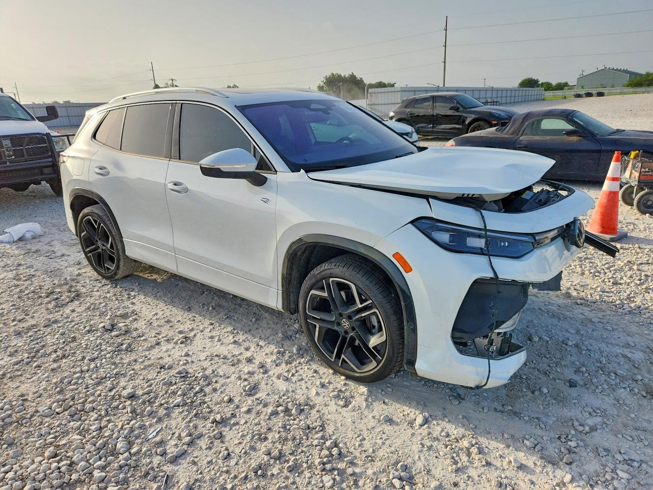 2025 VOLKSWAGEN TIGUAN SEL R-LINE BLACK — снимка 4