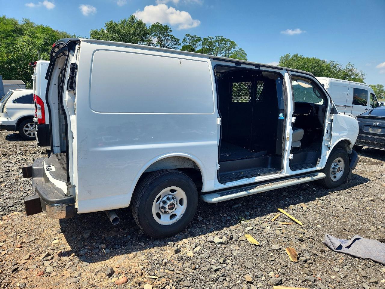 2025 GMC SAVANA G2500 — снимка 3