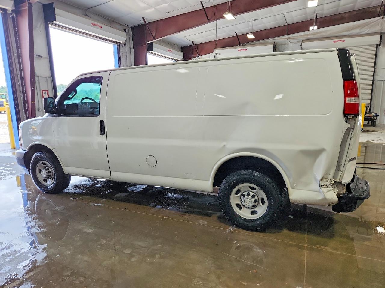 2017 CHEVROLET EXPRESS G2500 — снимка 2