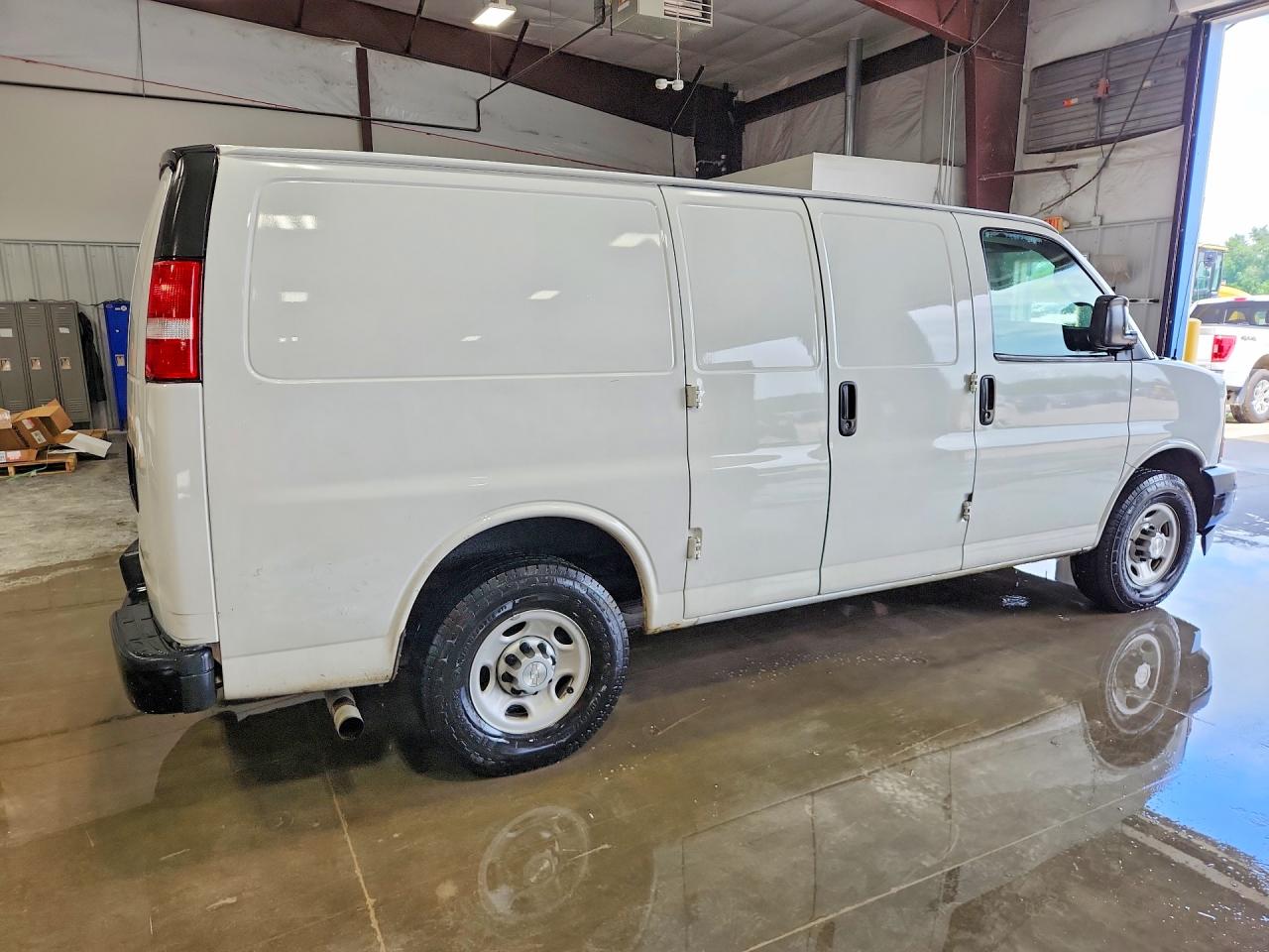 2017 CHEVROLET EXPRESS G2500 — снимка 3