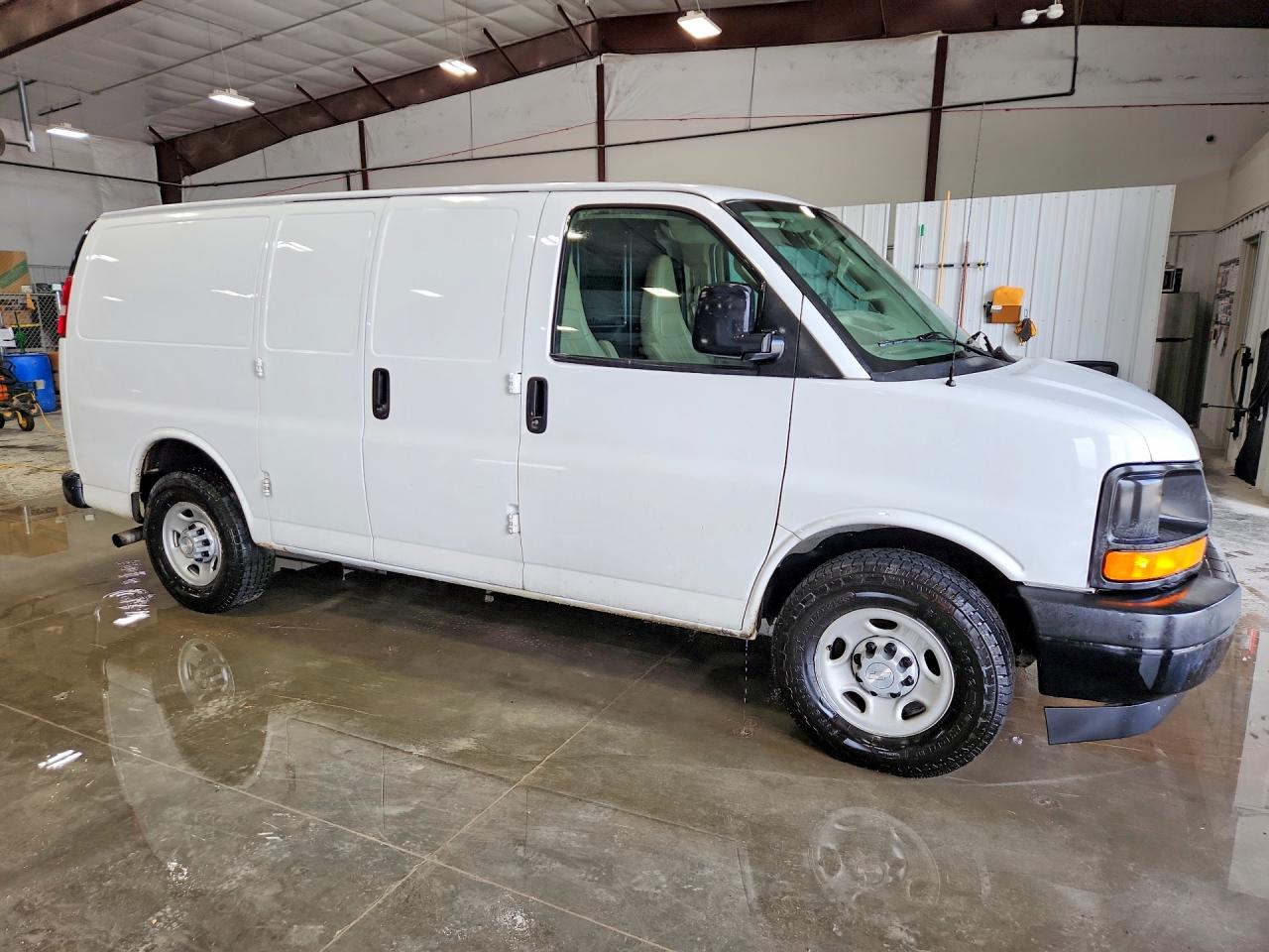 2017 CHEVROLET EXPRESS G2500 — снимка 4