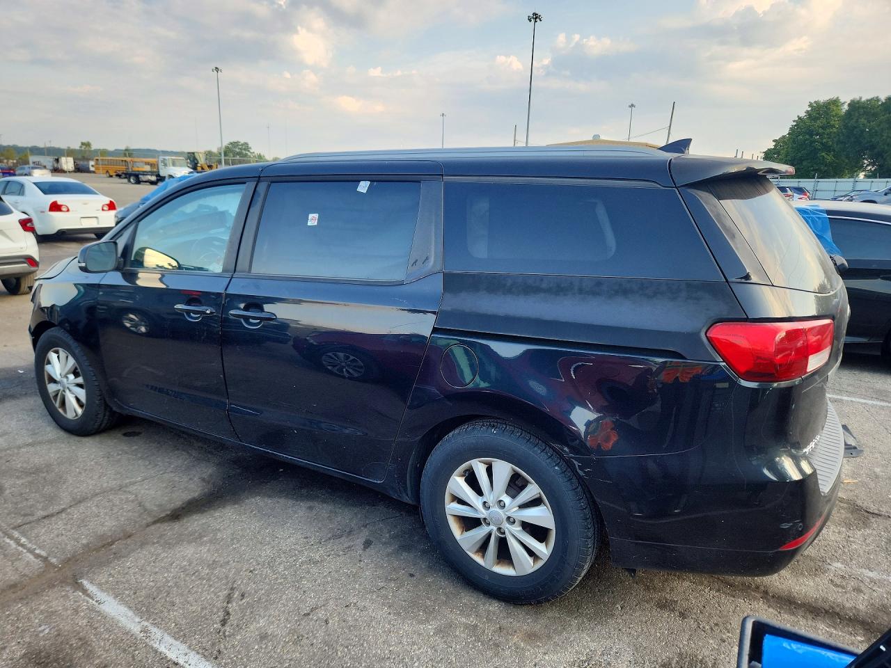 2016 KIA SEDONA LX — снимка 2