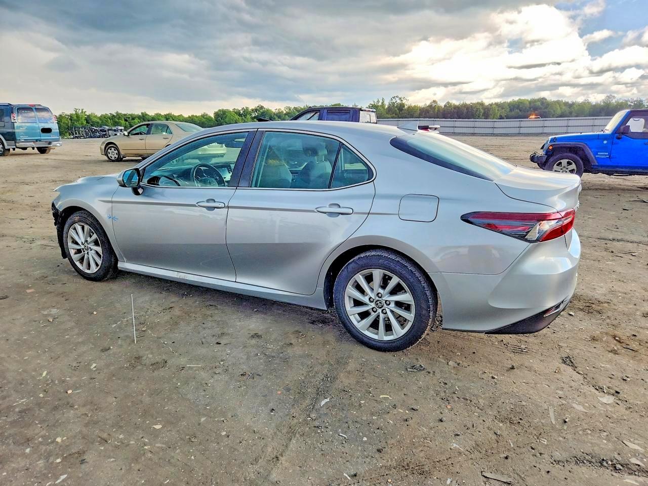 2022 TOYOTA CAMRY LE — снимка 2